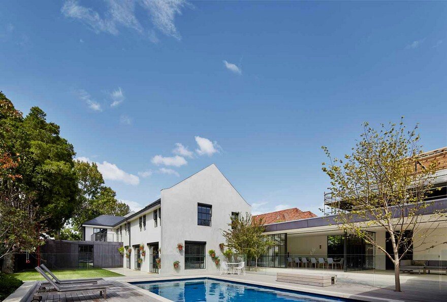 Renovation and Extension of the Hopetoun Road Residence by B.E Architecture 19