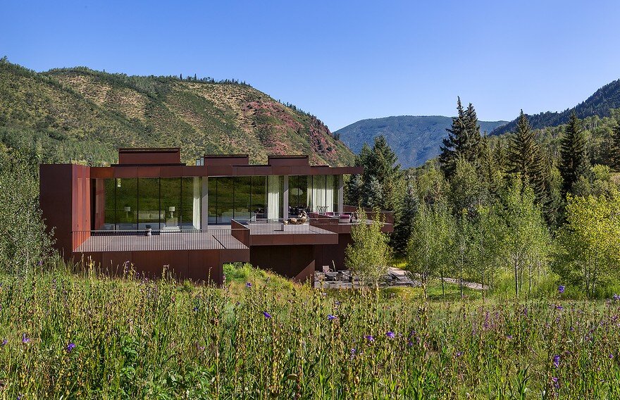 Steel House Perched on the Edge of a Beautiful Canyon in Colorado