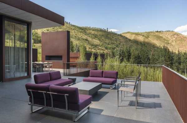 Steel House Perched on the Edge of a Beautiful Canyon in Colorado 7