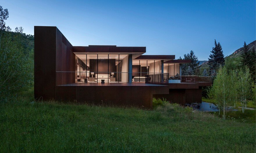 Steel House Perched on the Edge of a Beautiful Canyon in Colorado 1