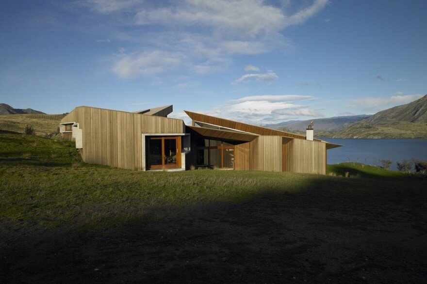 Te Kaitaka House Has a Sculptural Shape Inspired by the Alpine Landscape 17