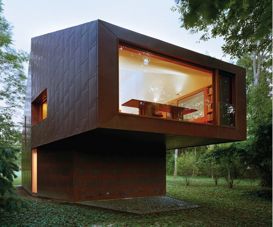 This Copper-Clad Writers Studio Changes Color in the Shifting Light of the Day