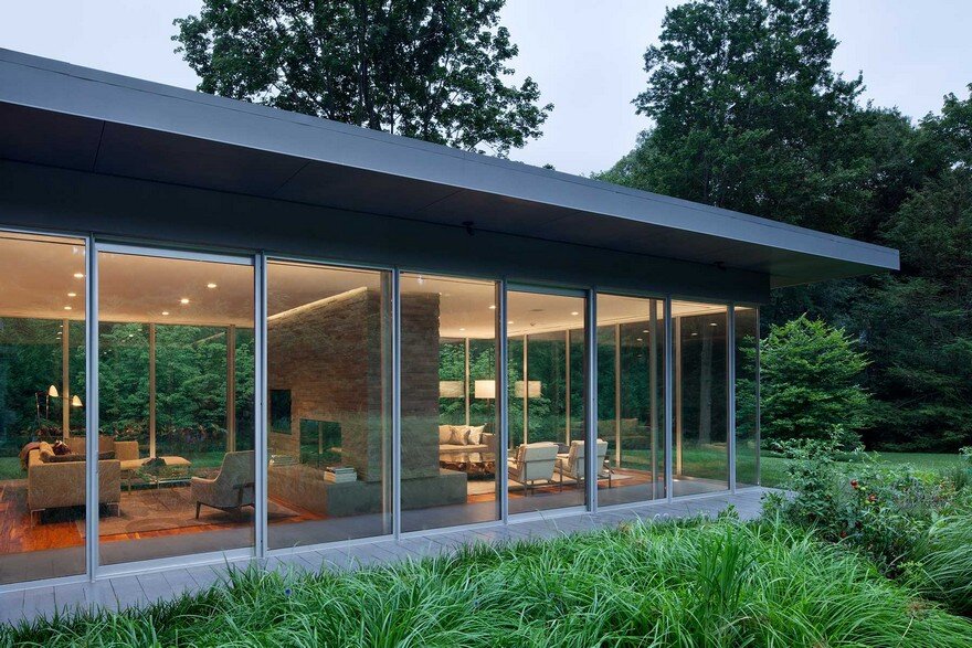 1950 Ranch House in New York Gets a Transparent Pavilion Extension 1