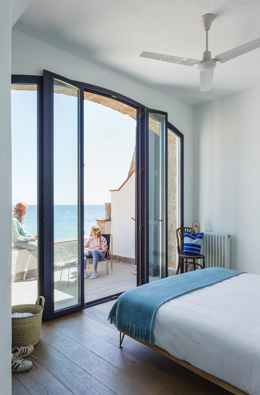 Costa Brava Beach House by Nook Architects 14