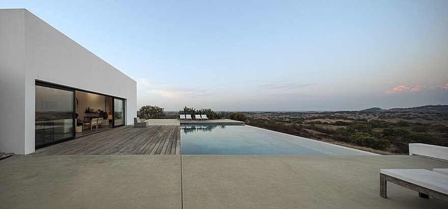 Grandola House Located in a Vast and Arid Landscape of Portugal 15