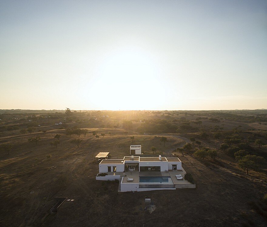 Grandola House Located in a Vast and Arid Landscape of Portugal 19