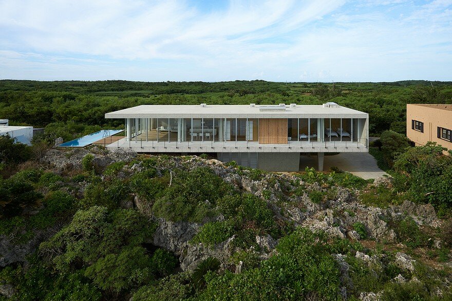 This House Provides a Meditative Retreat with Expansive Views of the East China Sea