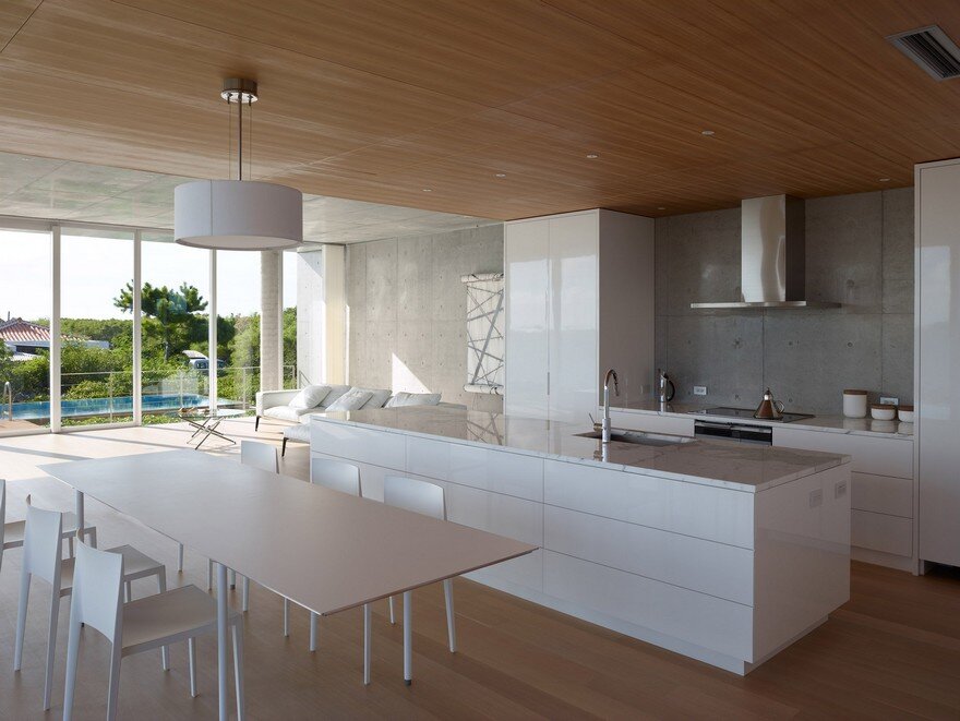 This House Provides a Meditative Retreat with Expansive Views of the East China Sea 4
