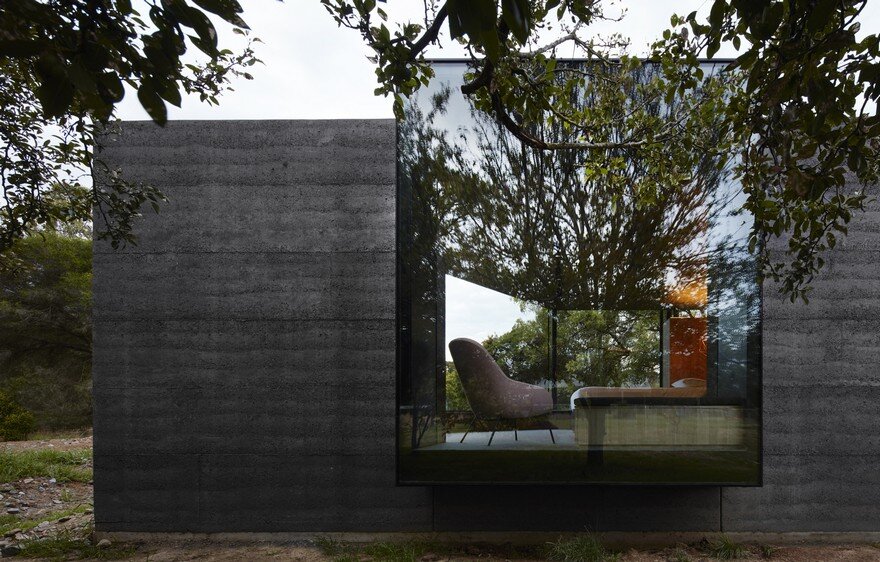 Modern Pavilion Designed Like a Extension to an Existing Residence 3