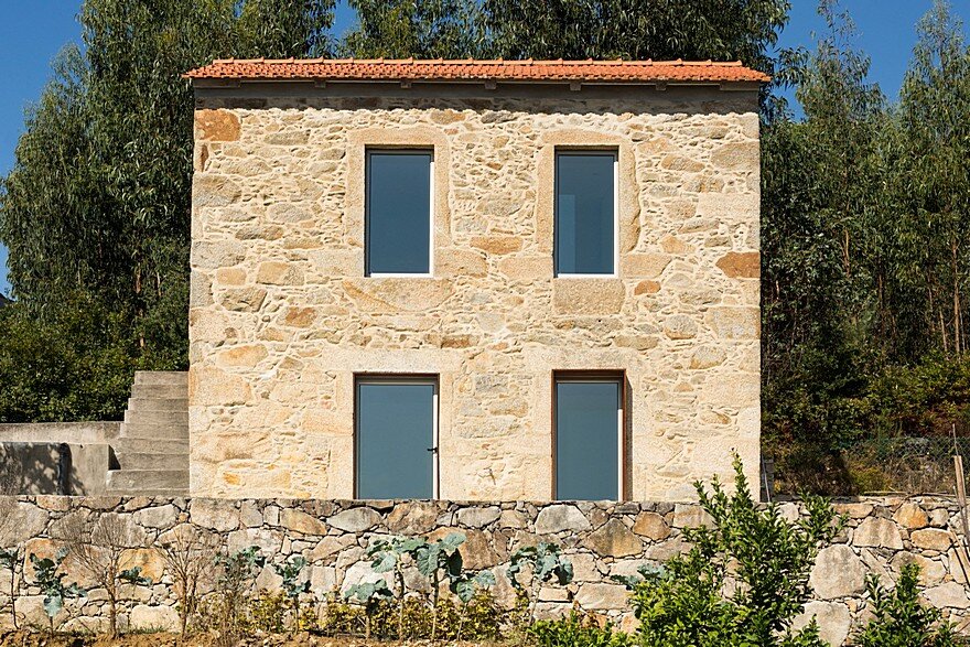 Portuguese Traditional House Adapted by Paulo Martins for Weekend Getaways 2