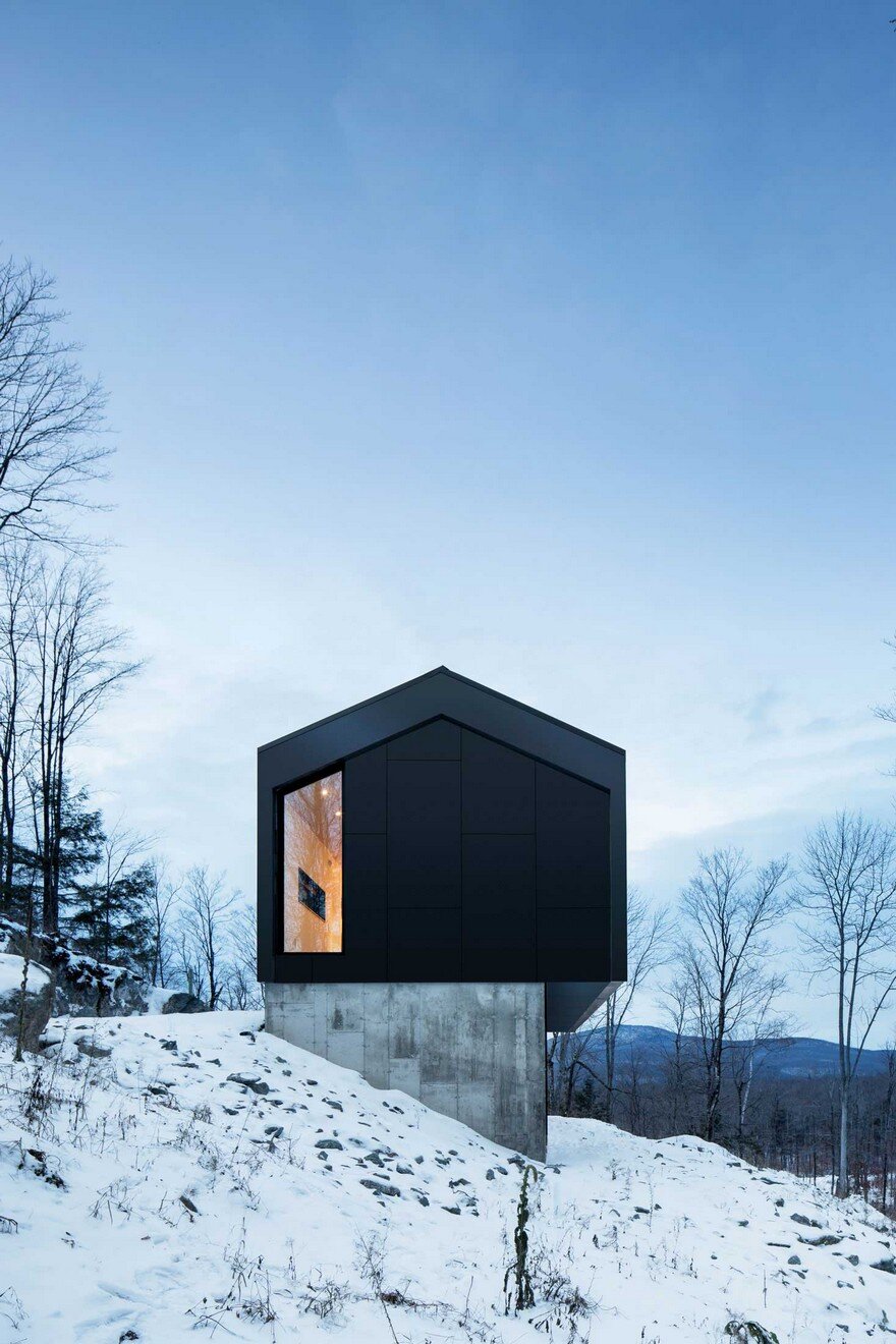 Quebec Country House Consisting of Two Stacked Volumes 3