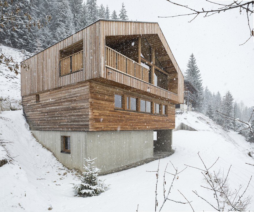 This Wooden Mountain House Features Delightful Mix of Traditional and Modern