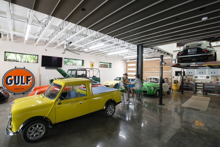 Autohaus Residence and Car Collectors’ Garage in Central Texas 18