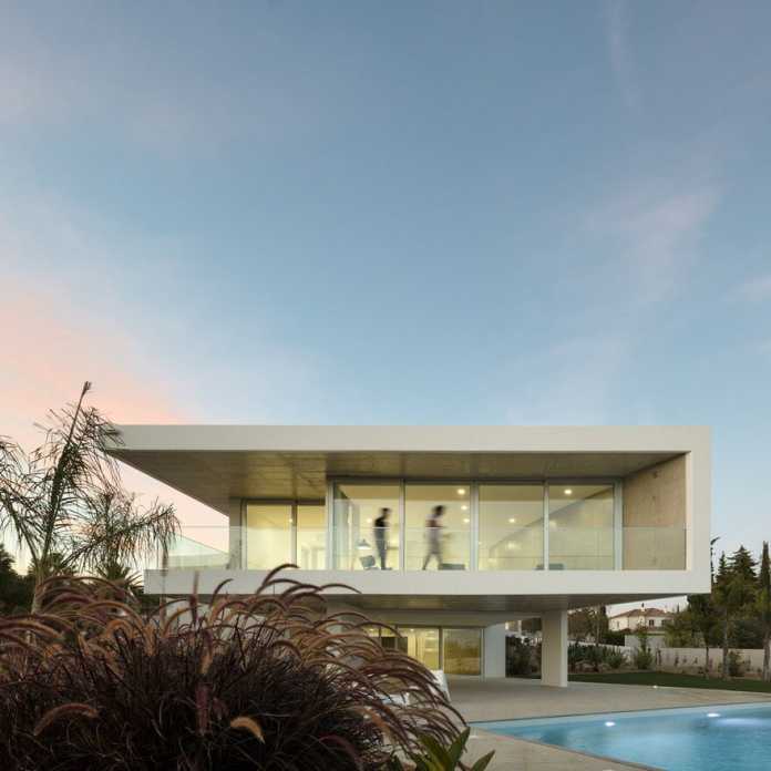 Beautiful Portuguese House Balances Indoor and Outdoor Spaces