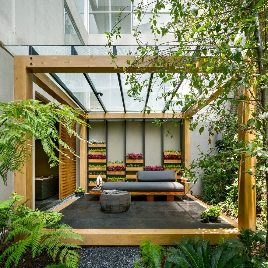 Jardin Apartment Provides a Close Connection of Living Spaces with Patios and Interior Gardens 10