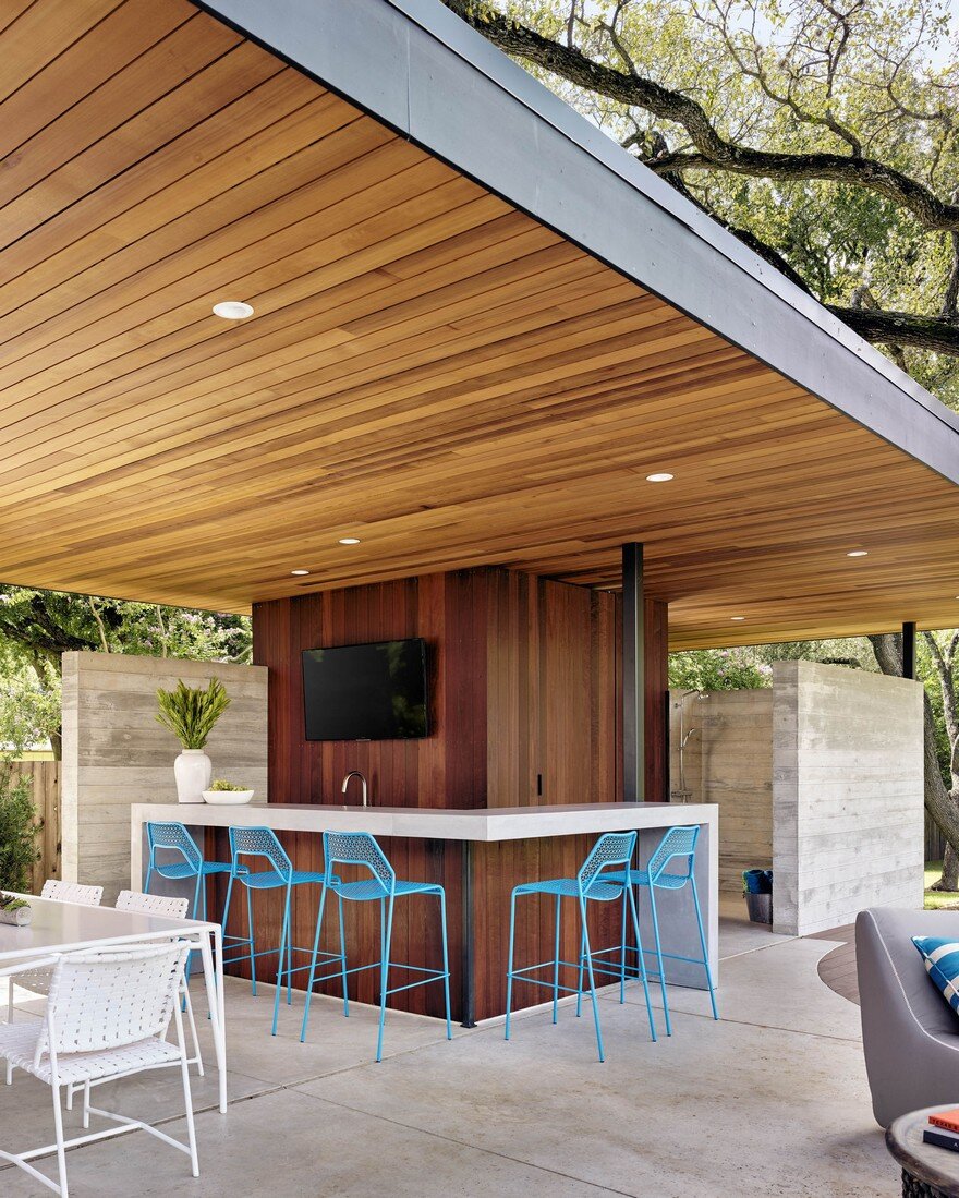 Lakemoore Residence: Updating a Traditional Farmhouse Frame in Austin, Texas 9