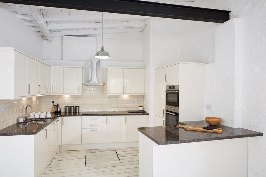 London Studio Apartment Combining Scandinavian and Industrial Design Details 6