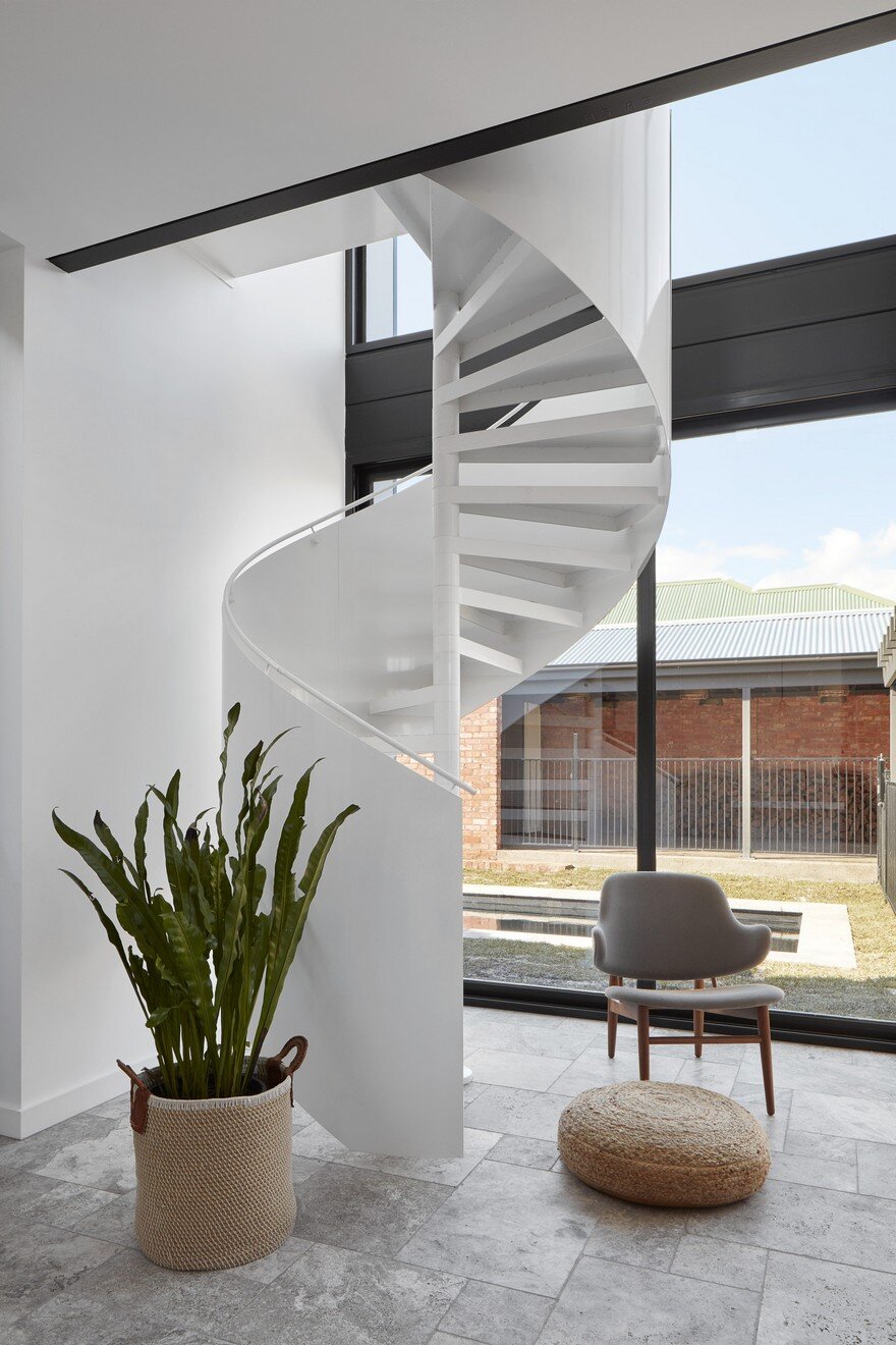 Modular Extension to an Old Brick House in Brunswick, Australia 5