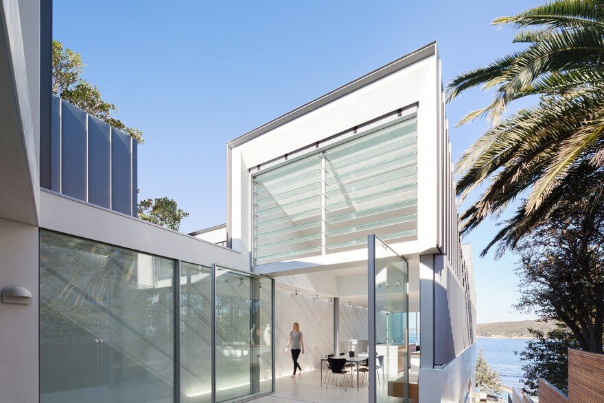 Narrow Beach House in Sydney by Marston Architects 2