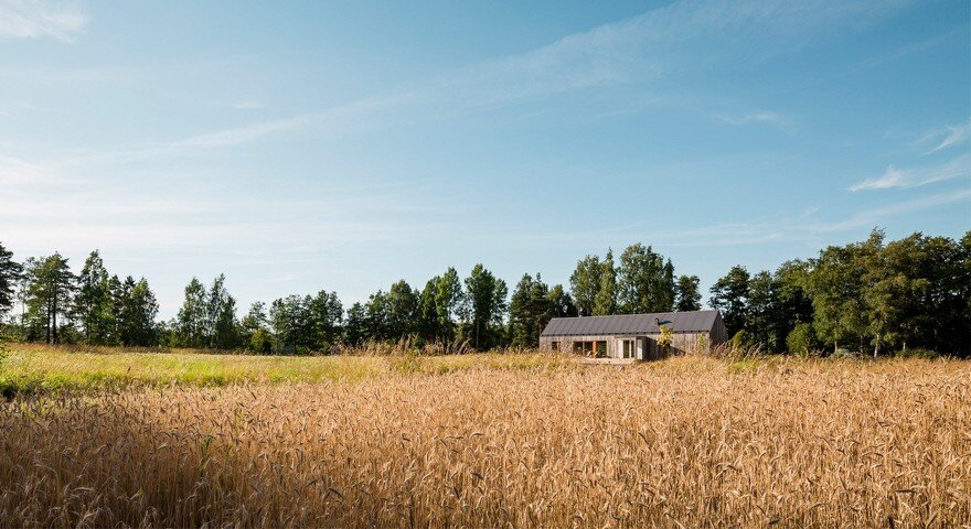 Oblong House is Designed to Sit Naturally in the Open Field Landscape 15