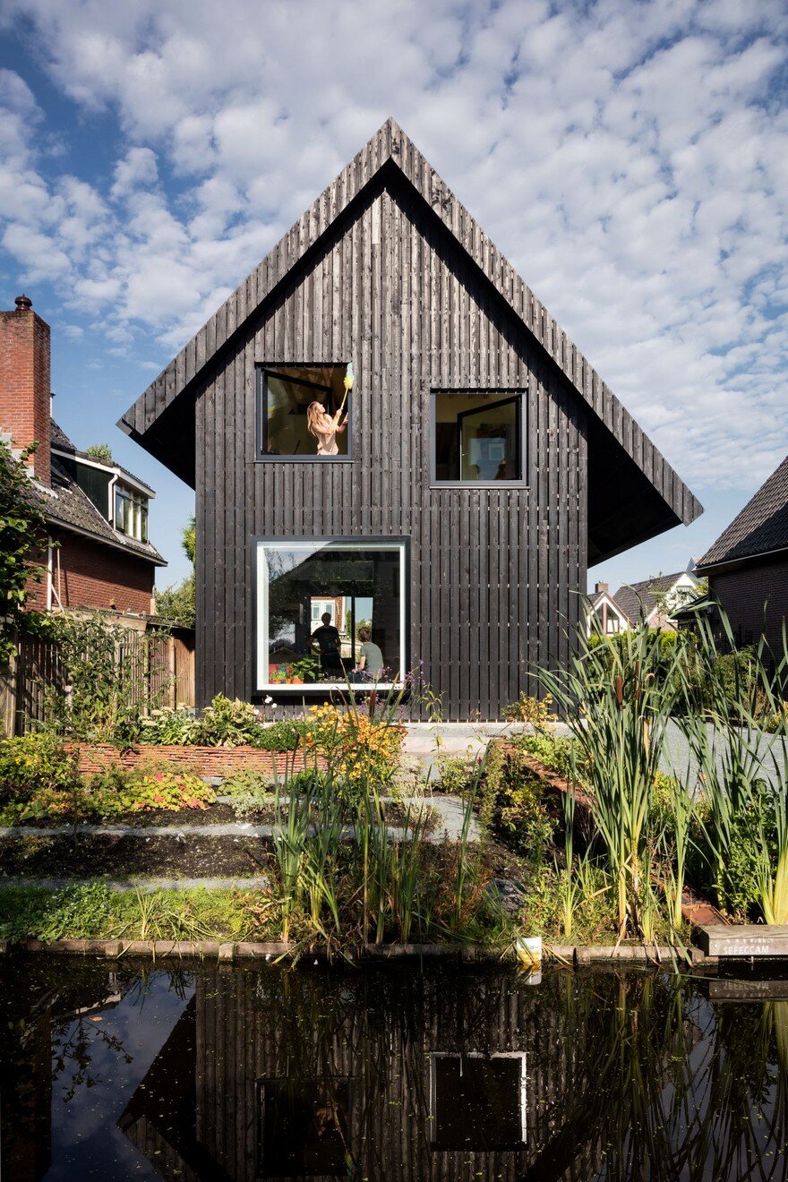 Old Brick House Replaced by a New Sustainable Timber House in Amsterdam 18