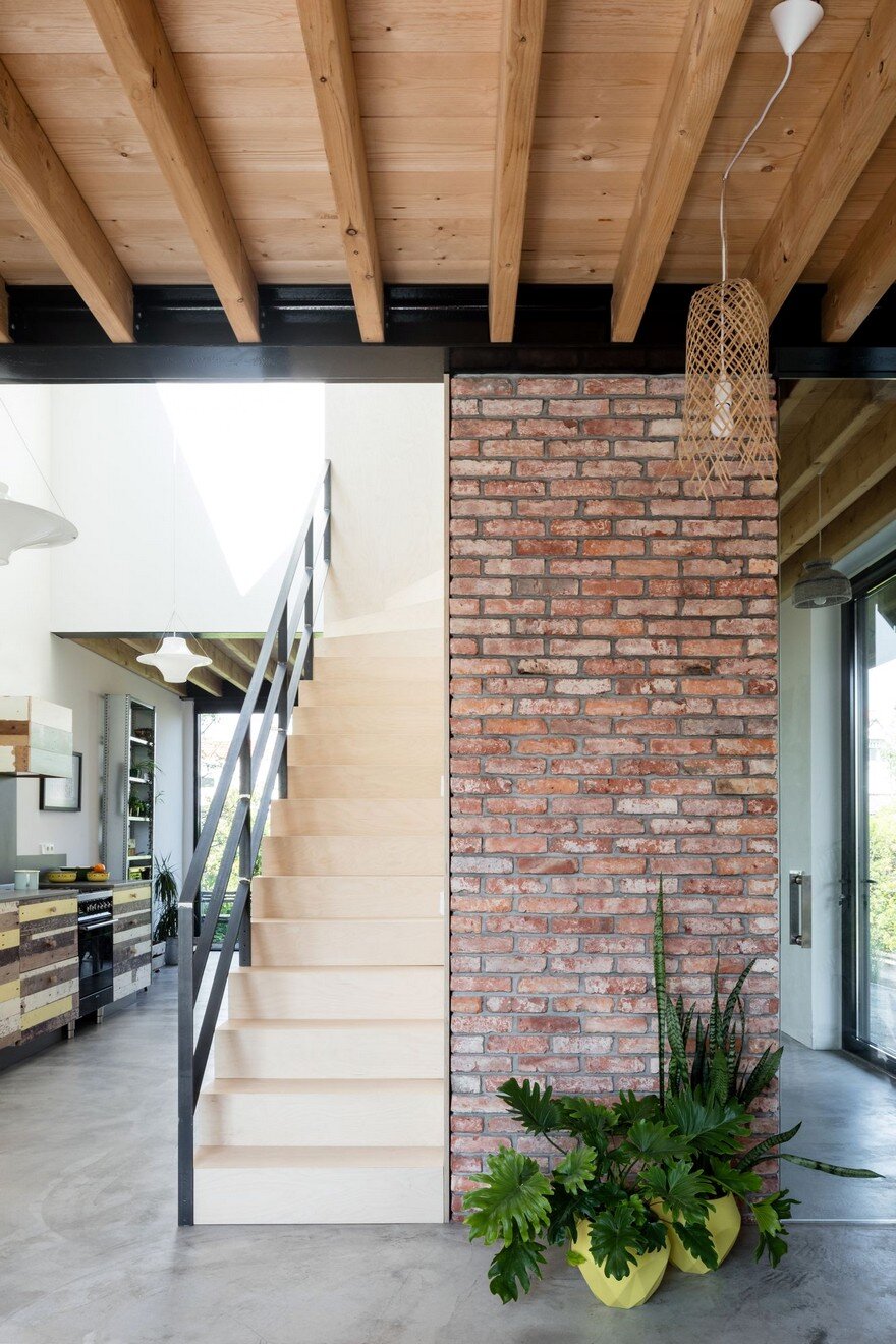 Old Brick House Replaced by a New Sustainable Timber House in Amsterdam 15