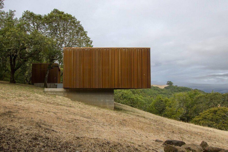 Sonoma weeHouse - Prefabricated House Consisting of Two Minimalist Open-Sided Boxes