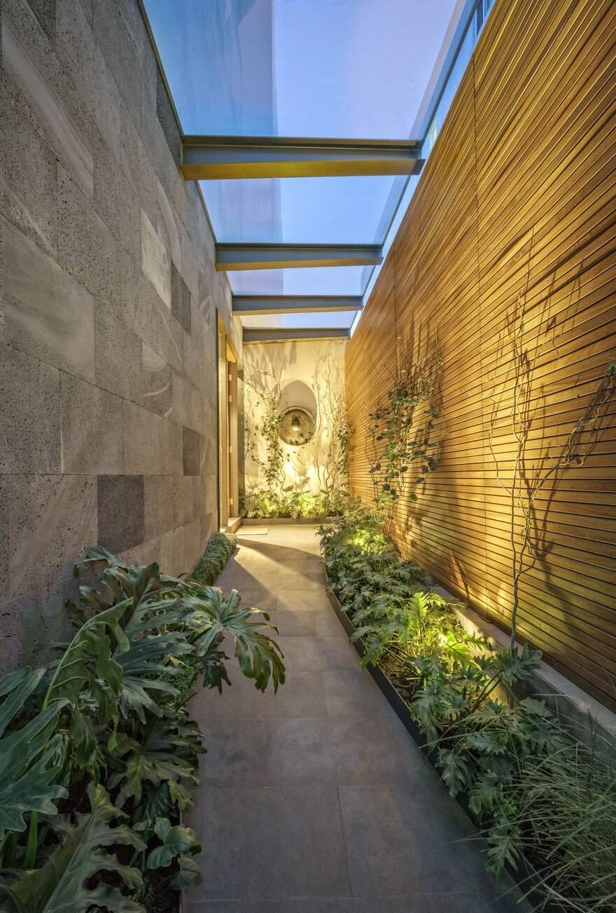Wide Open House Encompassed by Lush Vegetation in Mexico 12
