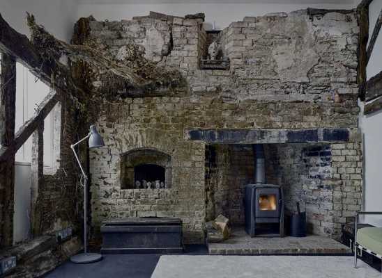 The Remains of an XVII Century Cottage Encapsulated in a Modern Home