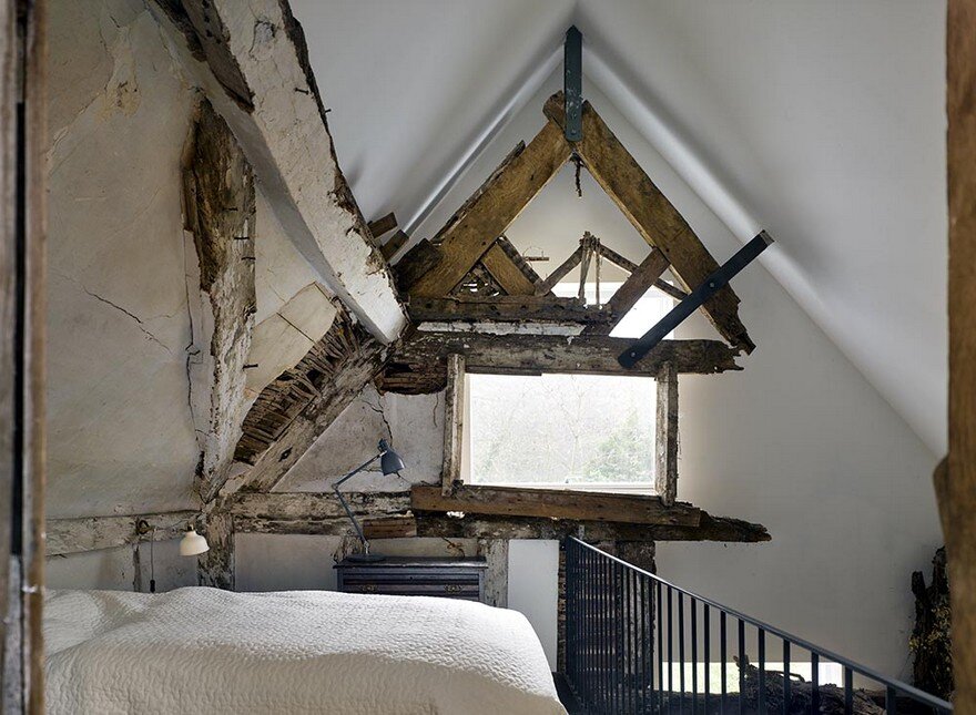 The Remains of an XVII Century Cottage Encapsulated in a Modern Home 8