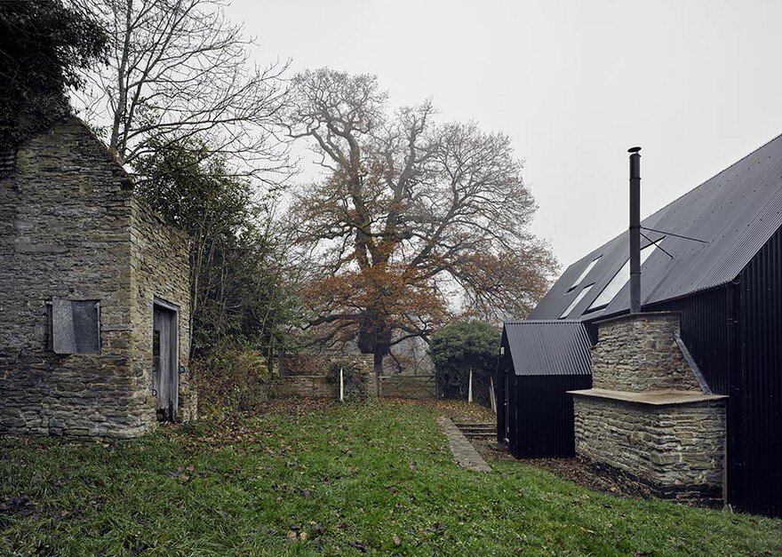 The Remains of an XVII Century Cottage Encapsulated in a Modern Home 1
