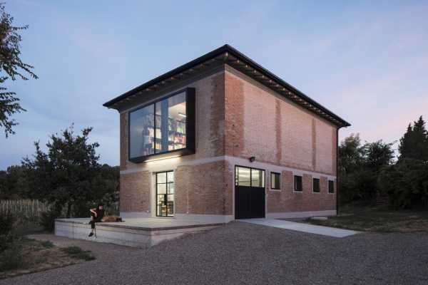 A 1960s Brick Barn Turned into a Beautiful Live and Work Space for an Artist 1