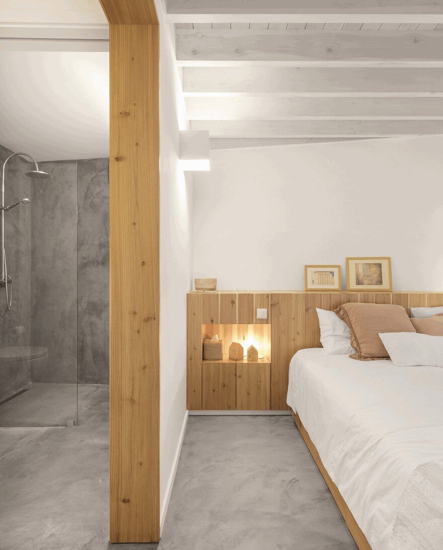 An Old Stable Converted into Two Contemporary Guesthouses 15