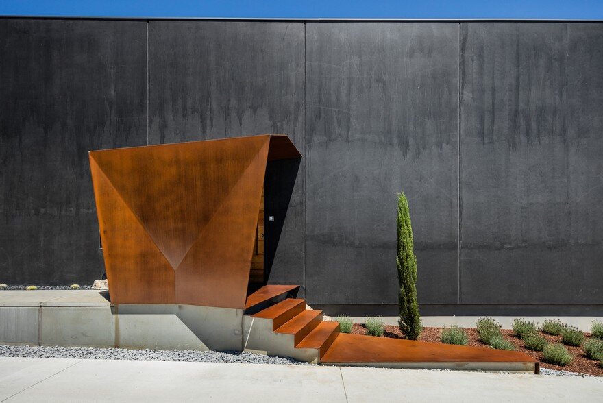 Beautiful Monolithic Home Built of Prefabricated Black Concrete Panels 4