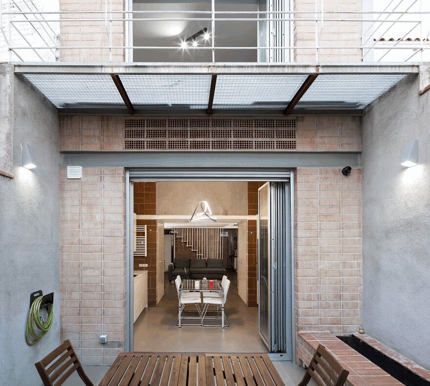 Blacksmith Workshop Turned into a Family Home in Badalona, Spain 7