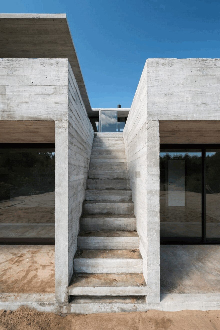 Concrete Summer House in Costa Esmeralda, Argentina 11