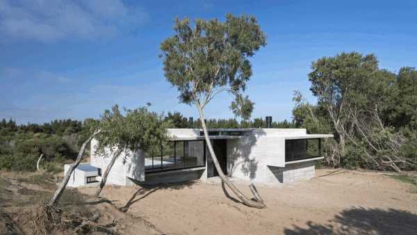 Concrete Summer House in Costa Esmeralda, Argentina 1