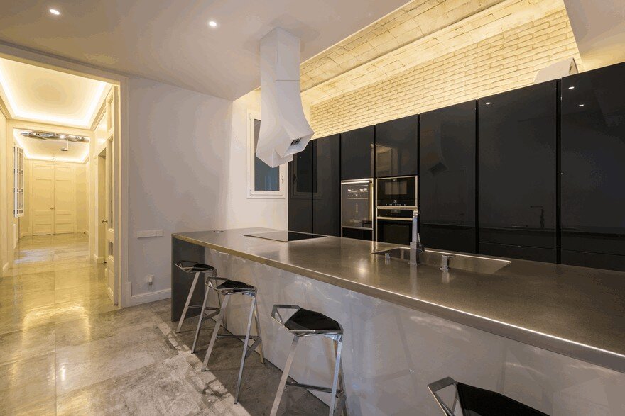 Modern and Contemporary Family Apartment in Barcelona's Eixample 4