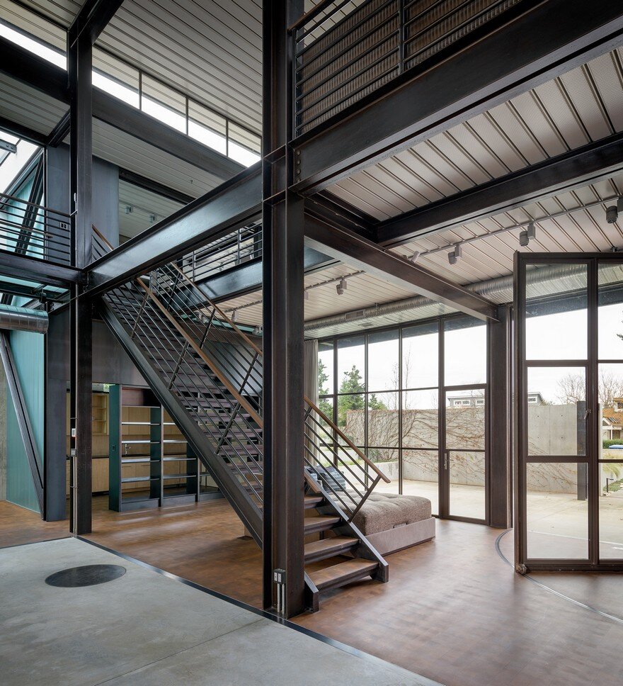 Contemporary Industrial House Features an Expressive Interior of Raw Steel 4