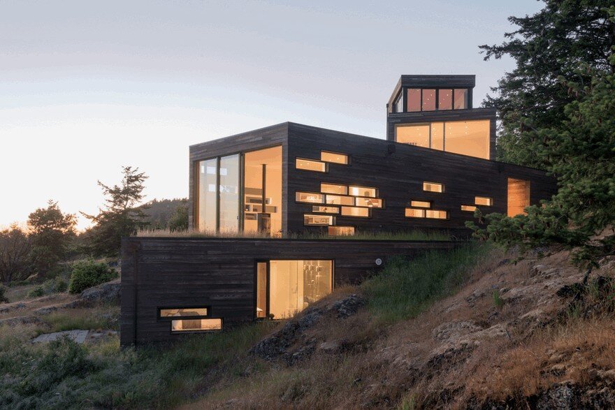 Four Stacked Boxes Defining Modern Family House in San Juan Island 13