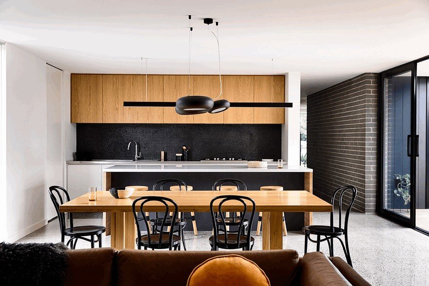 L-Shaped Modern House in Melbourne by InForm Design 3