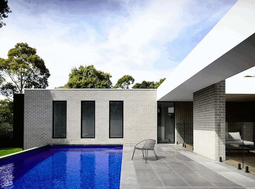 L-Shaped Modern House in Melbourne by InForm Design 11