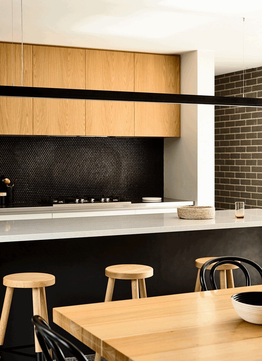 L-Shaped Modern House in Melbourne by InForm Design 5