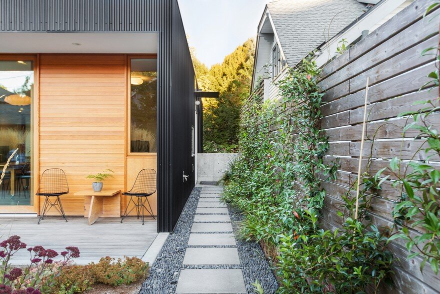 Low-Maintenance and Modern Version of a Traditional Seattle House 14