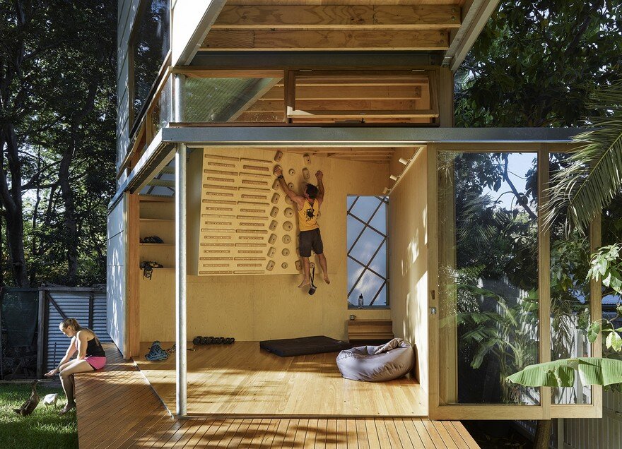 Modern Treehouse Designed as a "Weekender in the Backyard" for a Young Couple 13