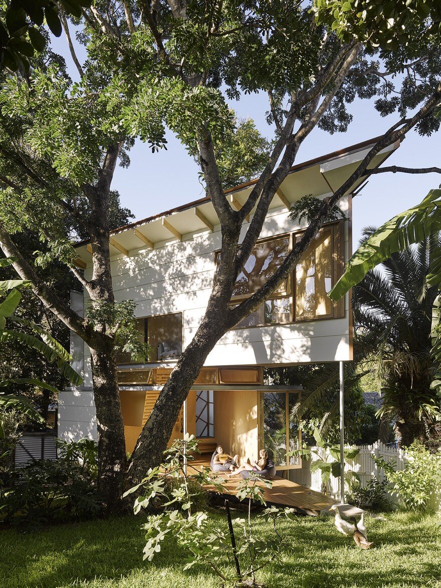 Modern Treehouse Designed as a "Weekender in the Backyard" for a Young Couple 4