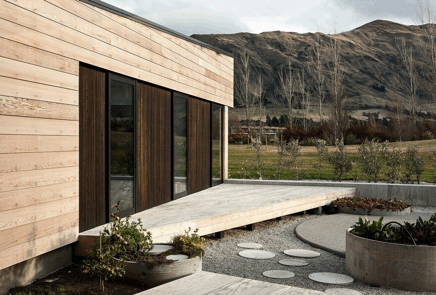 Rammed Earth House Connected to the Mountainous Landscape of Cardrona Valley 5