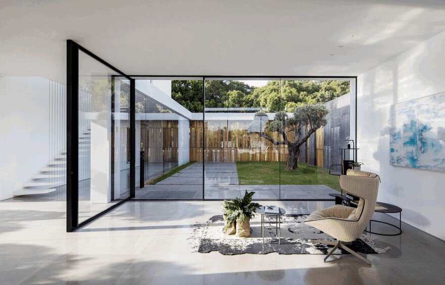 Simple Geometry Shines in Modern Minimalist Home 7