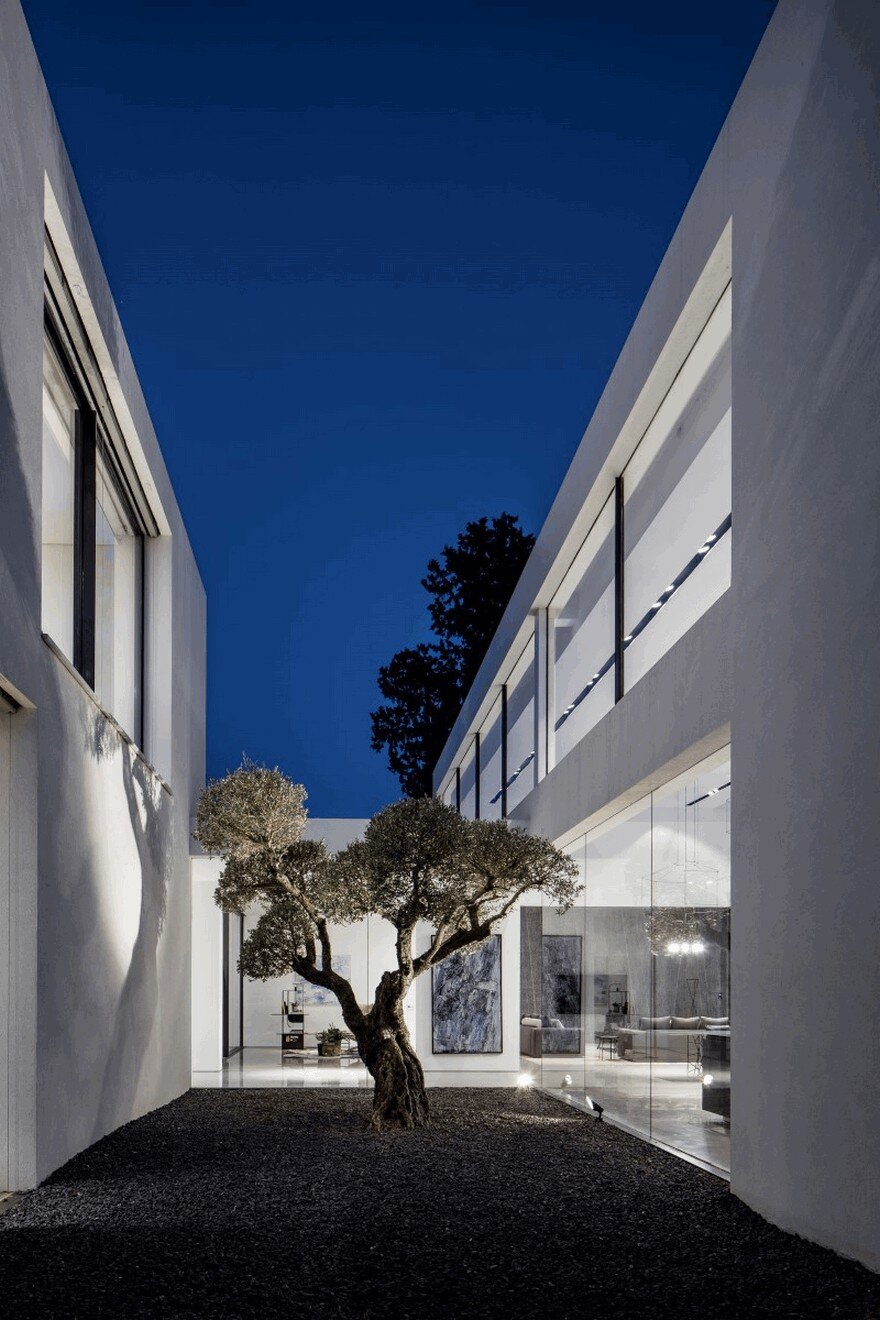 Simple Geometry Shines in Modern Minimalist Home 20