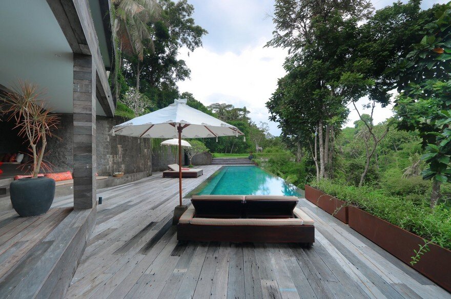 Villa Chameleon Features Breathtaking Views in the Balinese Jungle 15